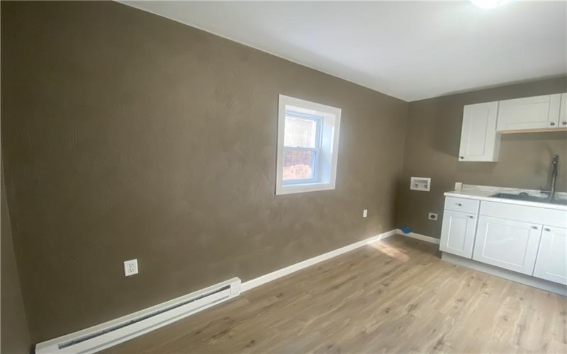 407 N Pittsburgh St, Connellsville, 15425, 1 Bedroom Bedrooms, ,1 BathroomBathrooms,Lease,For Rent,N Pittsburgh St,1733190