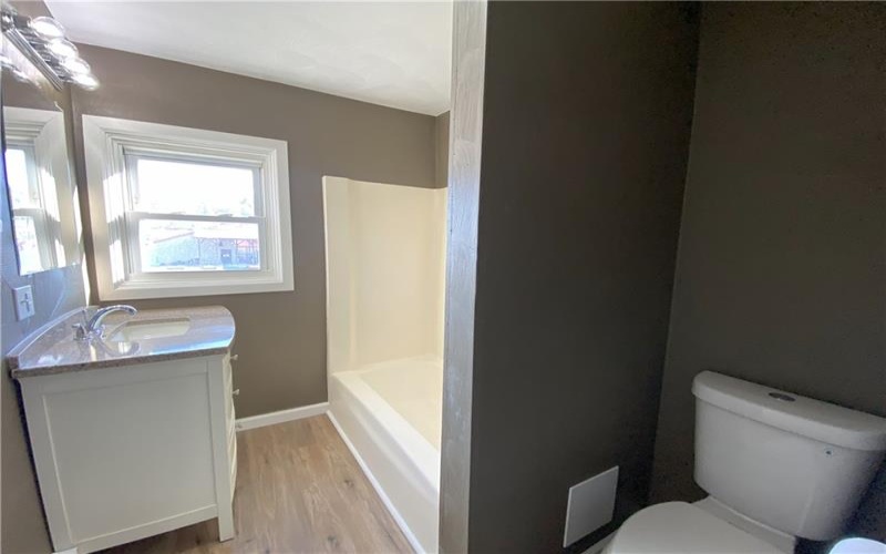 407 N Pittsburgh St, Connellsville, 15425, 1 Bedroom Bedrooms, ,1 BathroomBathrooms,Lease,For Rent,N Pittsburgh St,1733190