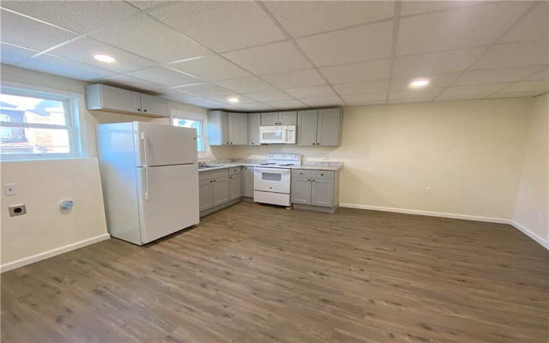 407 N Pittsburgh St, Connellsville, 15425, 1 Bedroom Bedrooms, ,1 BathroomBathrooms,Lease,For Rent,N Pittsburgh St,1733190