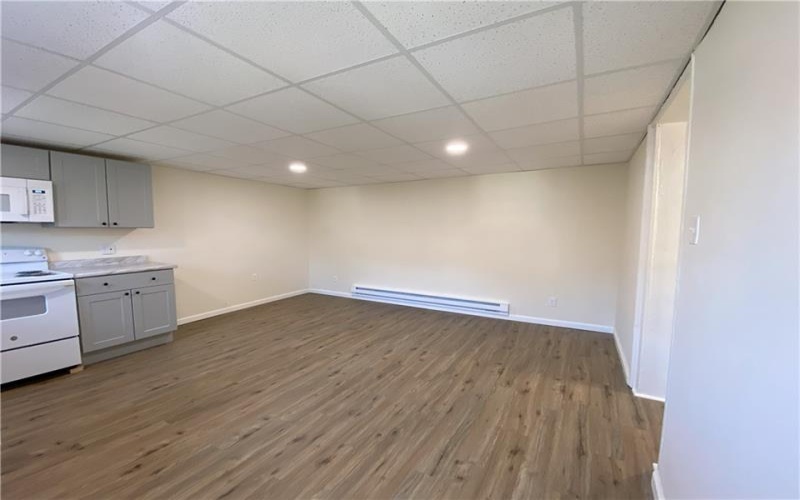 407 N Pittsburgh St, Connellsville, 15425, 1 Bedroom Bedrooms, ,1 BathroomBathrooms,Lease,For Rent,N Pittsburgh St,1733190