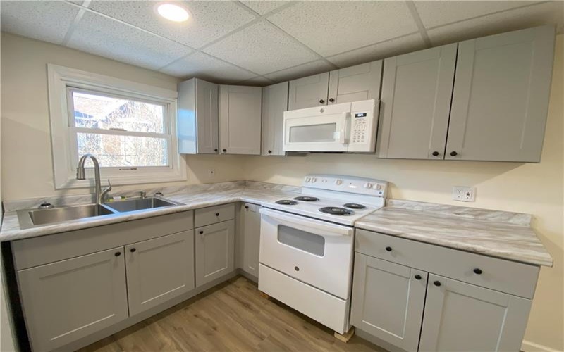 407 N Pittsburgh St, Connellsville, 15425, 1 Bedroom Bedrooms, ,1 BathroomBathrooms,Lease,For Rent,N Pittsburgh St,1733190
