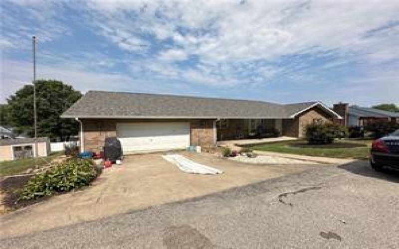 1135 McCrory Lane, California, 15419, 4 Bedrooms Bedrooms, 9 Rooms Rooms,2 BathroomsBathrooms,Residential,For Sale,McCrory Lane,1733295
