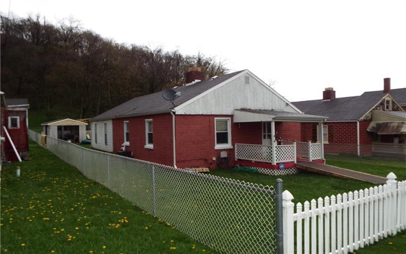 18 Penn Ave, Clarksville, 15322, 2 Bedrooms Bedrooms, ,1 BathroomBathrooms,Residential,For Sale,Penn Ave,1740708