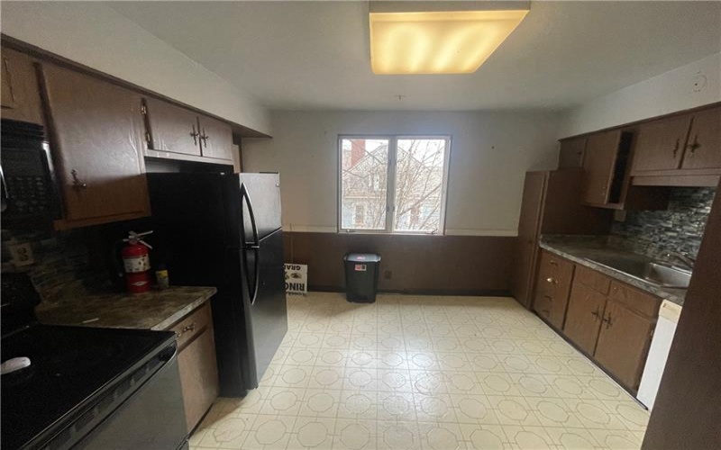 701 Thompson, Donora, 15033, 3 Bedrooms Bedrooms, 14 Rooms Rooms,2.2 BathroomsBathrooms,Residential,For Sale,Thompson,1733342