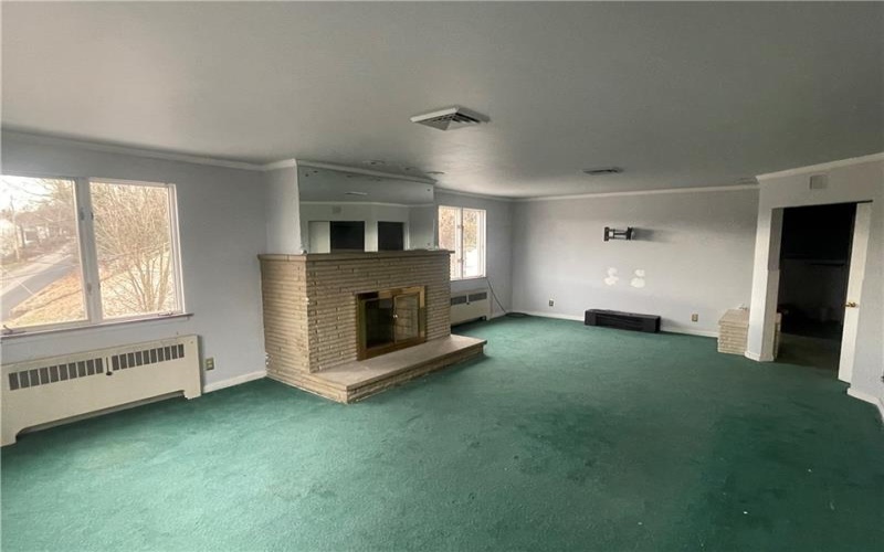 701 Thompson, Donora, 15033, 3 Bedrooms Bedrooms, 14 Rooms Rooms,2.2 BathroomsBathrooms,Residential,For Sale,Thompson,1733342