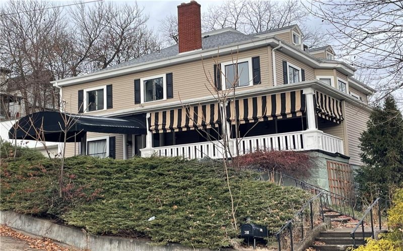 701 Thompson, Donora, 15033, 3 Bedrooms Bedrooms, 14 Rooms Rooms,2.2 BathroomsBathrooms,Residential,For Sale,Thompson,1733342