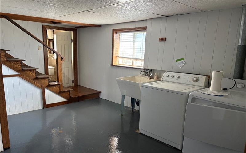 112 Matthew Lane, Carmichaels, 15320, 2 Bedrooms Bedrooms, 8 Rooms Rooms,2 BathroomsBathrooms,Residential,For Sale,Matthew Lane,1746065