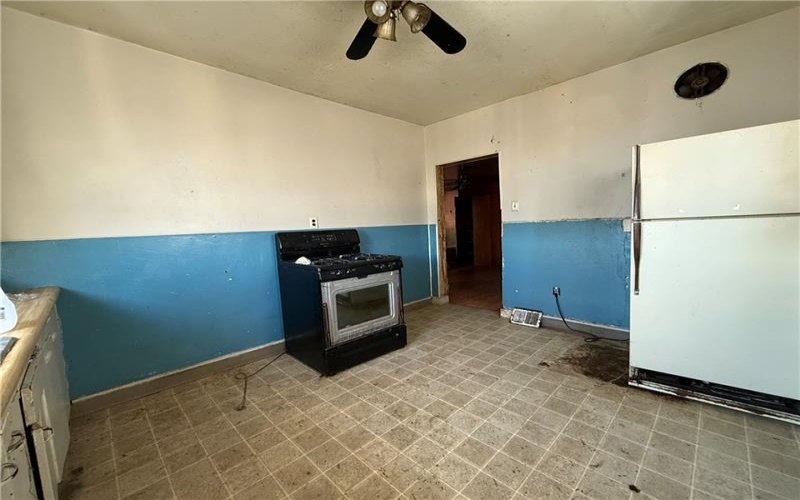 114 Thompson Ave, Donora, 15033, 3 Bedrooms Bedrooms, ,1 BathroomBathrooms,Residential,For Sale,Thompson Ave,1733465