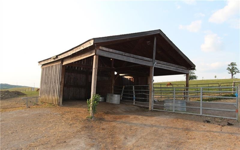 24 Stom Road, Ligonier, 15658, ,Farm-acreage-lot,For Sale,10 Stall barn, Bank Barn,Stom Road,1733479