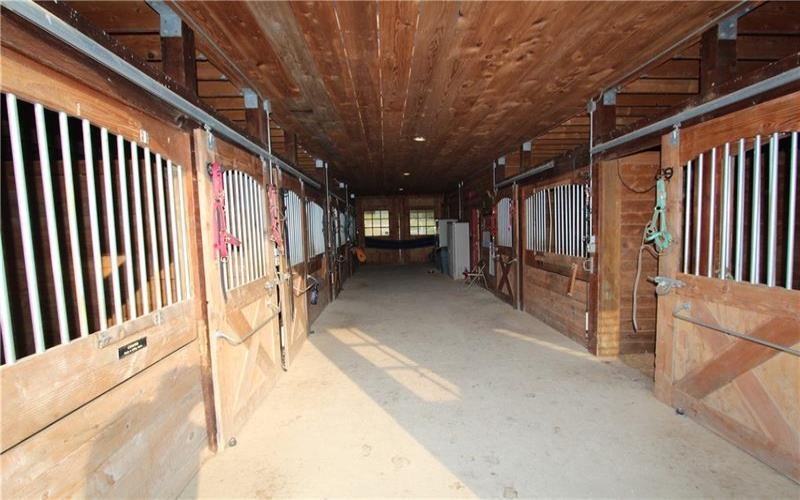 24 Stom Road, Ligonier, 15658, ,Farm-acreage-lot,For Sale,10 Stall barn, Bank Barn,Stom Road,1733479