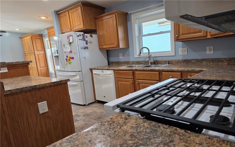 185 Dutch Glory Rd, Amity, 15311, 2 Bedrooms Bedrooms, ,3 BathroomsBathrooms,Residential,For Sale,Dutch Glory Rd,1740844