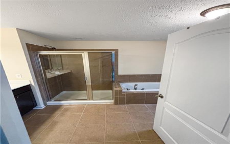 28 Remington Dr, Washington, 15301, 4 Bedrooms Bedrooms, 7 Rooms Rooms,3.1 BathroomsBathrooms,Residential,For Sale,Remington Dr,1740850