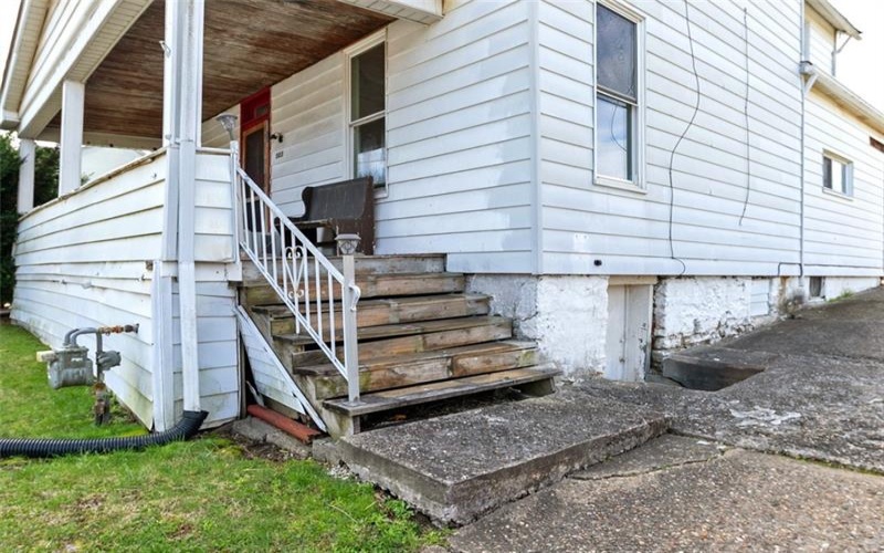 303 Agnew Rd, 15644, 15644, 3 Bedrooms Bedrooms, ,2 BathroomsBathrooms,Residential,For Sale,Agnew Rd,1746092