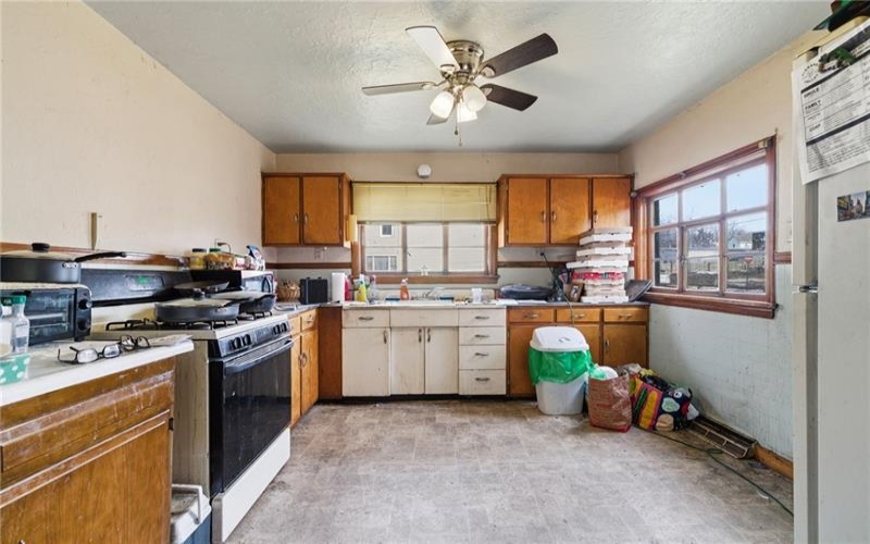 1301-1301.5 Penn Avenue, Jeannette, 15644, ,Multi-unit,For Sale,Penn Avenue,1738017
