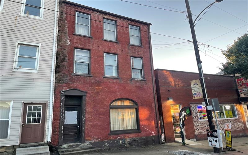 406 Market St, Brownsville, 15417, ,Multi-unit,For Sale,Market St,1740947