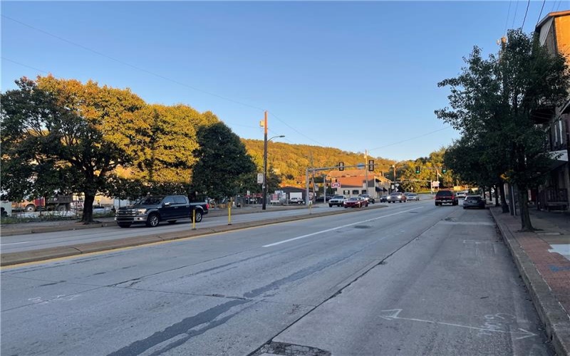 406 Market St, Brownsville, 15417, ,Multi-unit,For Sale,Market St,1740947