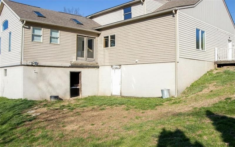 1378 Robbins Station Rd, Irwin, 15642, 5 Bedrooms Bedrooms, 11 Rooms Rooms,4 BathroomsBathrooms,Residential,For Sale,Robbins Station Rd,1746179