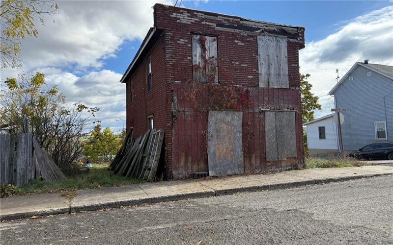 104 CHURCH AVENUE, Masontown, 15461, 3 Bedrooms Bedrooms, 7 Rooms Rooms,2 BathroomsBathrooms,Residential,For Sale,CHURCH AVENUE,1729037