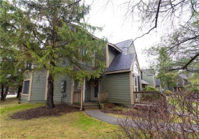 5008 Summit Dr, Hidden Valley, 15502, 2 Bedrooms Bedrooms, 5 Rooms Rooms,2 BathroomsBathrooms,Residential,For Sale,Summit Dr,1743699