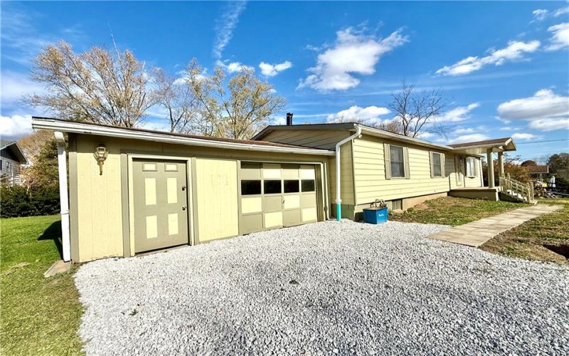 226 Cottage Ave, Masontown, 15461, 3 Bedrooms Bedrooms, 6 Rooms Rooms,2.1 BathroomsBathrooms,Residential,For Sale,Cottage Ave,1729057