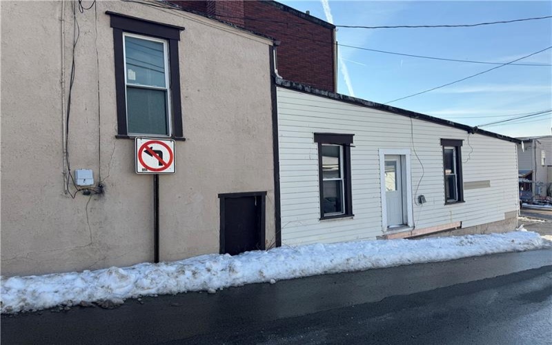 211 3rd St, Jeannette, 15644, 1 Bedroom Bedrooms, ,1 BathroomBathrooms,Residential,For Sale,3rd St,1740968