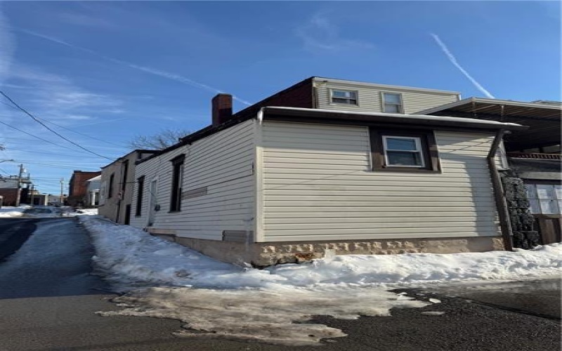 211 3rd St, Jeannette, 15644, 1 Bedroom Bedrooms, ,1 BathroomBathrooms,Residential,For Sale,3rd St,1740968