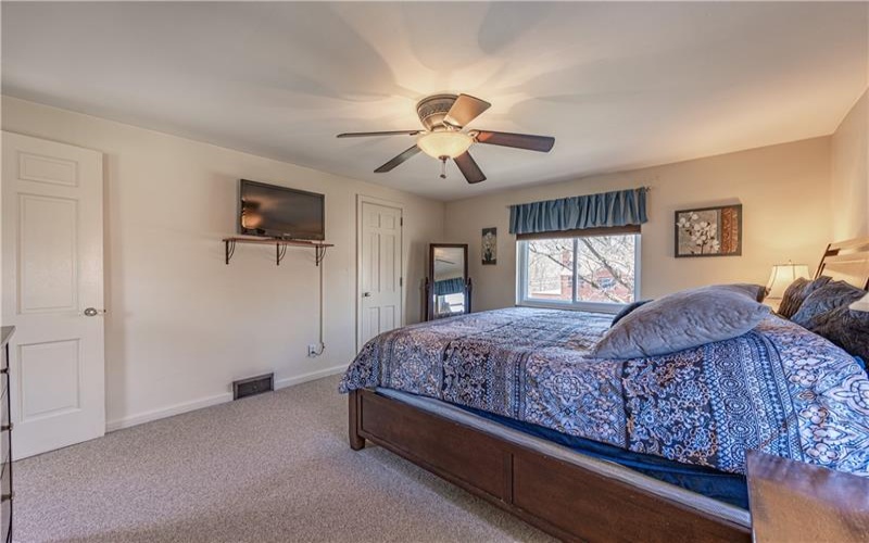 222 Glenview Dr, New Kensington, 15068, 4 Bedrooms Bedrooms, 11 Rooms Rooms,2.1 BathroomsBathrooms,Residential,For Sale,Glenview Dr,1746230