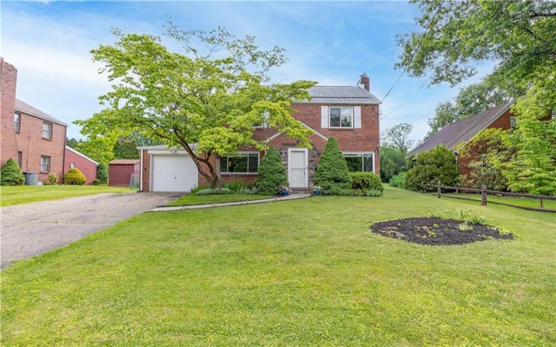 222 Glenview Dr, New Kensington, 15068, 4 Bedrooms Bedrooms, 11 Rooms Rooms,2.1 BathroomsBathrooms,Residential,For Sale,Glenview Dr,1746230