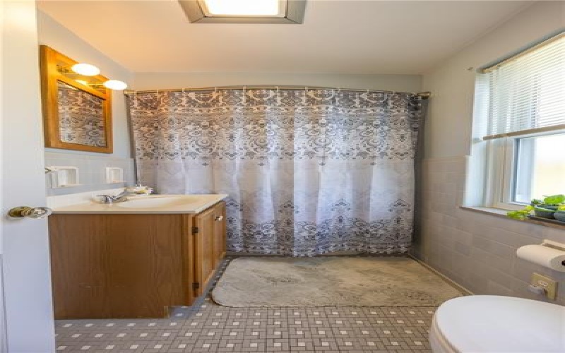 222 Glenview Dr, New Kensington, 15068, 4 Bedrooms Bedrooms, 11 Rooms Rooms,2.1 BathroomsBathrooms,Residential,For Sale,Glenview Dr,1746230
