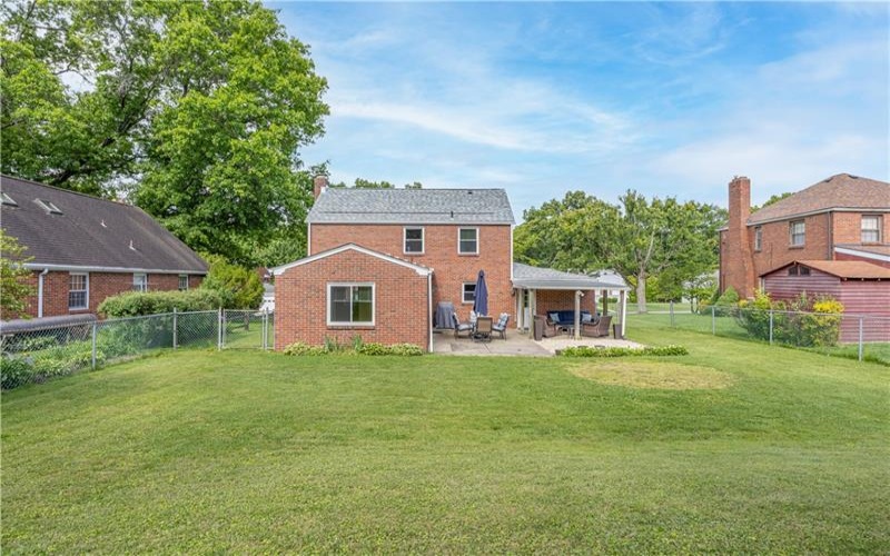 222 Glenview Dr, New Kensington, 15068, 4 Bedrooms Bedrooms, 11 Rooms Rooms,2.1 BathroomsBathrooms,Residential,For Sale,Glenview Dr,1746230