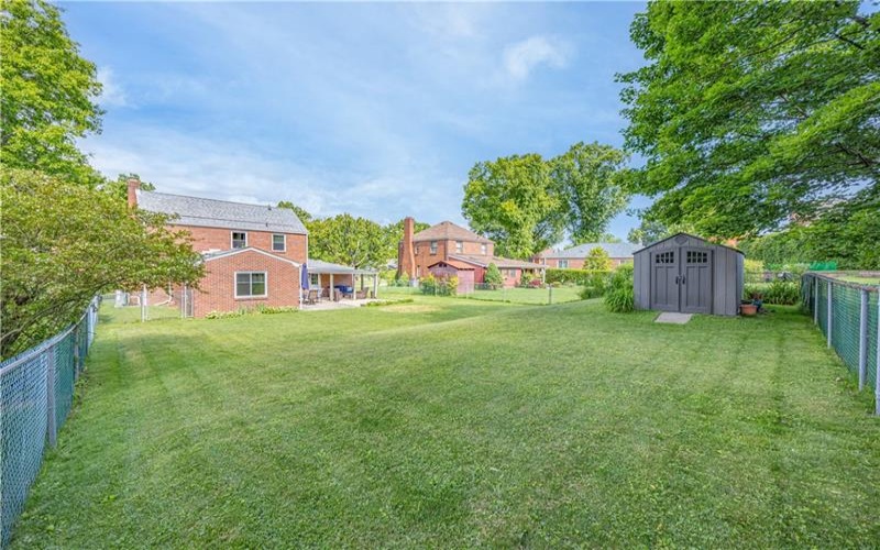 222 Glenview Dr, New Kensington, 15068, 4 Bedrooms Bedrooms, 11 Rooms Rooms,2.1 BathroomsBathrooms,Residential,For Sale,Glenview Dr,1746230