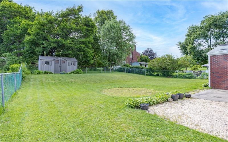 222 Glenview Dr, New Kensington, 15068, 4 Bedrooms Bedrooms, 11 Rooms Rooms,2.1 BathroomsBathrooms,Residential,For Sale,Glenview Dr,1746230