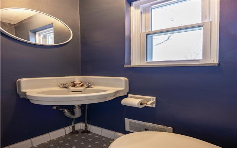 222 Glenview Dr, New Kensington, 15068, 4 Bedrooms Bedrooms, 11 Rooms Rooms,2.1 BathroomsBathrooms,Residential,For Sale,Glenview Dr,1746230