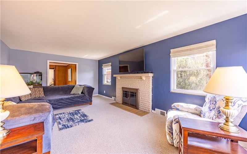 222 Glenview Dr, New Kensington, 15068, 4 Bedrooms Bedrooms, 11 Rooms Rooms,2.1 BathroomsBathrooms,Residential,For Sale,Glenview Dr,1746230
