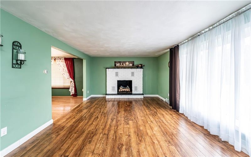 687 Middletown Road, New Stanton, 15672, 4 Bedrooms Bedrooms, 10 Rooms Rooms,2.2 BathroomsBathrooms,Residential,For Sale,Middletown Road,1743795