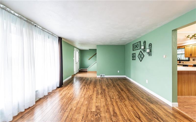 687 Middletown Road, New Stanton, 15672, 4 Bedrooms Bedrooms, 10 Rooms Rooms,2.2 BathroomsBathrooms,Residential,For Sale,Middletown Road,1743795