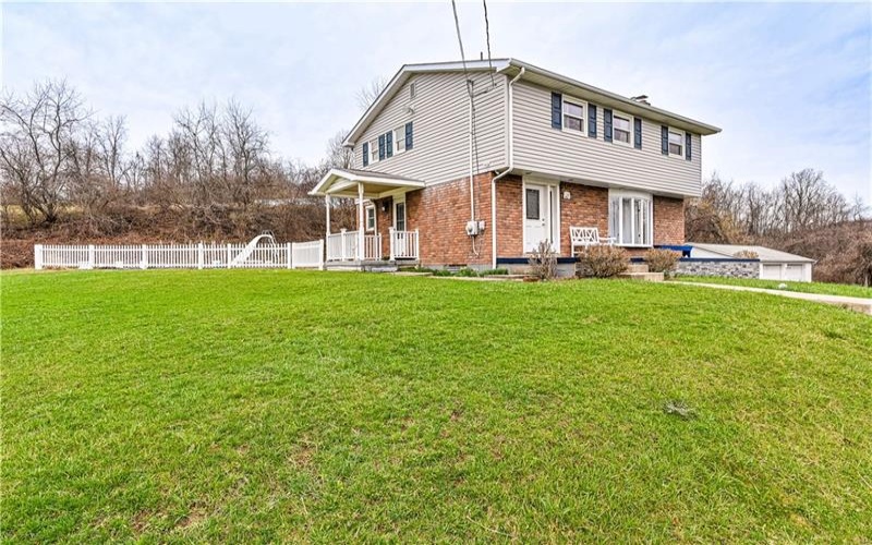 687 Middletown Road, New Stanton, 15672, 4 Bedrooms Bedrooms, 10 Rooms Rooms,2.2 BathroomsBathrooms,Residential,For Sale,Middletown Road,1743795
