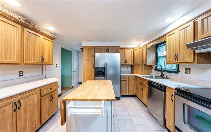 687 Middletown Road, New Stanton, 15672, 4 Bedrooms Bedrooms, 10 Rooms Rooms,2.2 BathroomsBathrooms,Residential,For Sale,Middletown Road,1743795