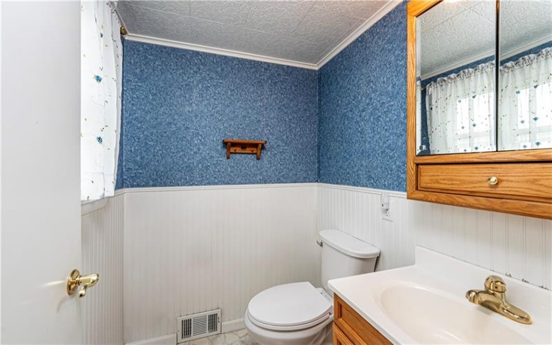 687 Middletown Road, New Stanton, 15672, 4 Bedrooms Bedrooms, 10 Rooms Rooms,2.2 BathroomsBathrooms,Residential,For Sale,Middletown Road,1743795