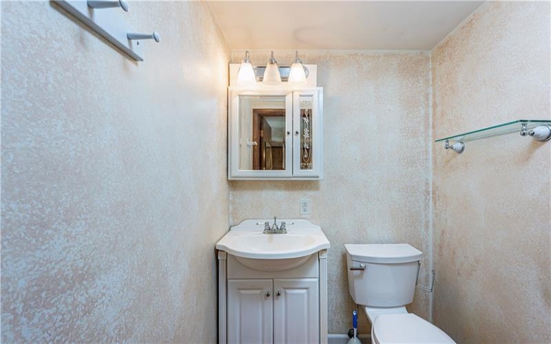 687 Middletown Road, New Stanton, 15672, 4 Bedrooms Bedrooms, 10 Rooms Rooms,2.2 BathroomsBathrooms,Residential,For Sale,Middletown Road,1743795
