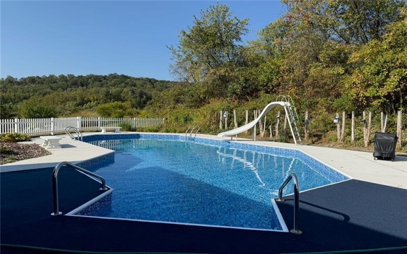 687 Middletown Road, New Stanton, 15672, 4 Bedrooms Bedrooms, 10 Rooms Rooms,2.2 BathroomsBathrooms,Residential,For Sale,Middletown Road,1743795