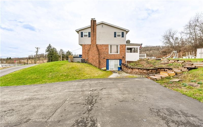 687 Middletown Road, New Stanton, 15672, 4 Bedrooms Bedrooms, 10 Rooms Rooms,2.2 BathroomsBathrooms,Residential,For Sale,Middletown Road,1743795