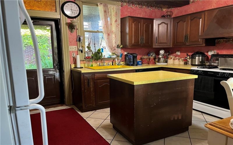 301 Center Avenue, New Stanton, 15672, 3 Bedrooms Bedrooms, 7 Rooms Rooms,1.1 BathroomsBathrooms,Residential,For Sale,Center Avenue,1733716