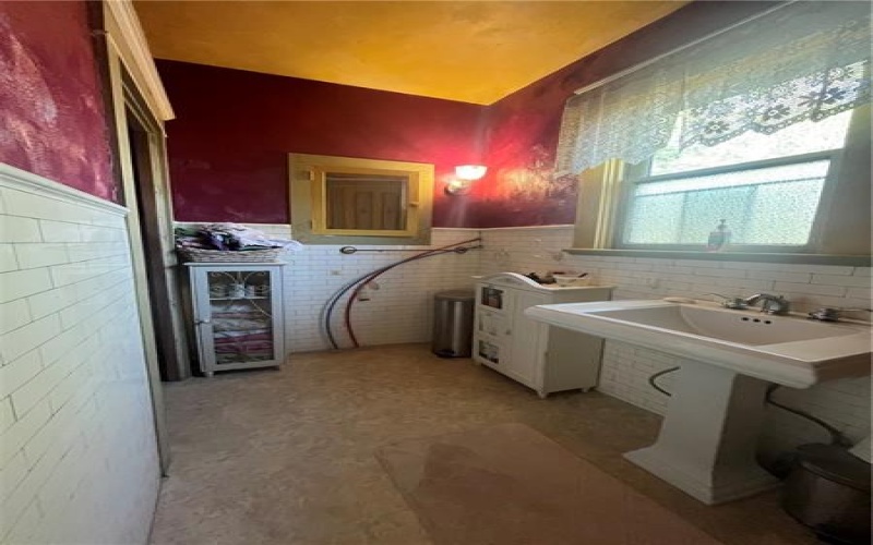 301 Center Avenue, New Stanton, 15672, ,Commercial-industrial-business,For Sale,Center Avenue,1733717