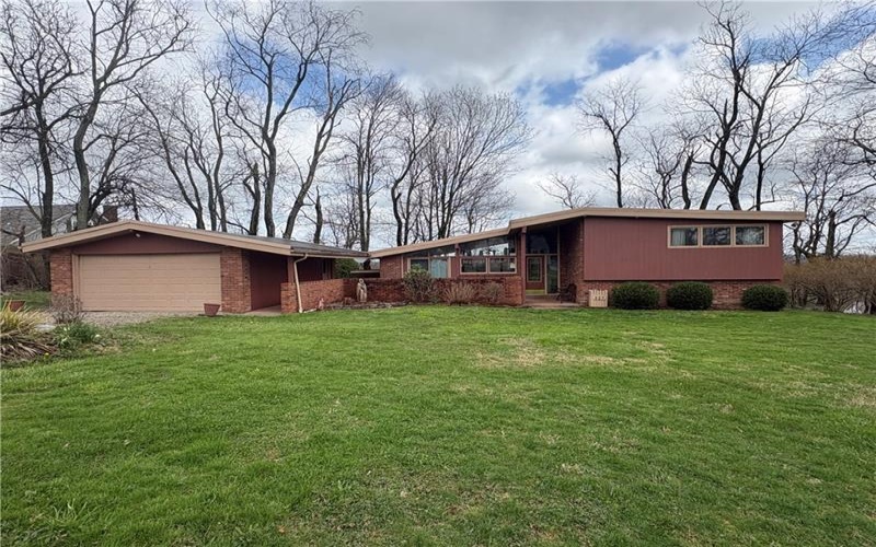 327 Wayne St, Claysville, 15323, 4 Bedrooms Bedrooms, 9 Rooms Rooms,2.1 BathroomsBathrooms,Residential,For Sale,Wayne St,1746368