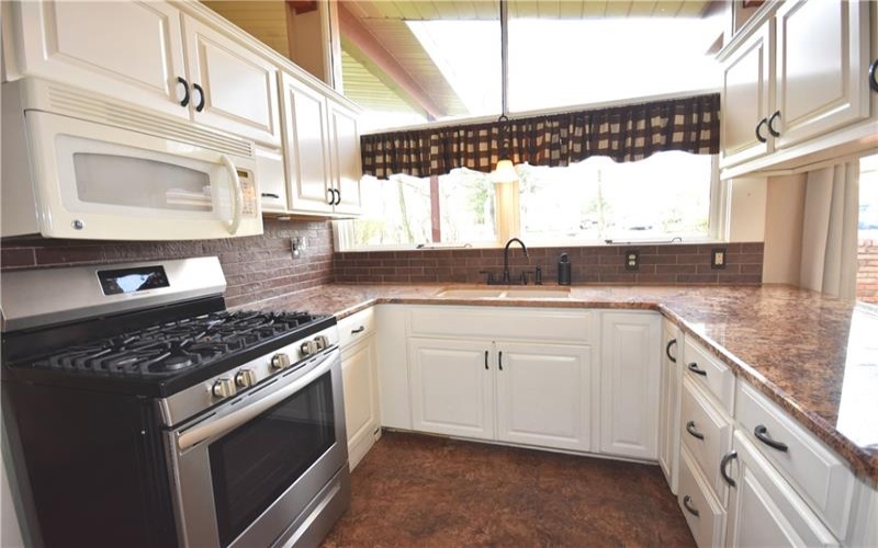 327 Wayne St, Claysville, 15323, 4 Bedrooms Bedrooms, 9 Rooms Rooms,2.1 BathroomsBathrooms,Residential,For Sale,Wayne St,1746368