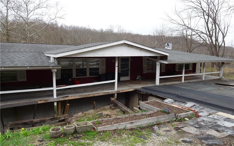 1283 New Stanton Ruffsdale Road, Ruffs Dale, 15679, 3 Bedrooms Bedrooms, 6 Rooms Rooms,2 BathroomsBathrooms,Residential,For Sale,New Stanton Ruffsdale Road,1746434