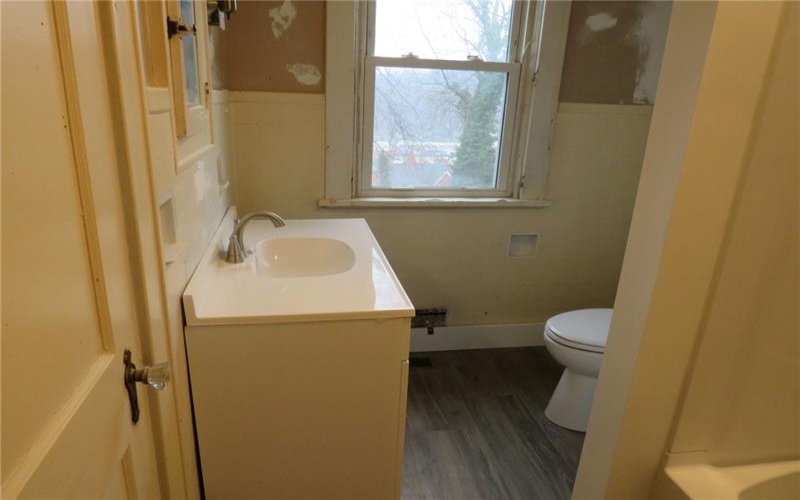 606 Crest Ave, Charleroi, 15022, 4 Bedrooms Bedrooms, 7 Rooms Rooms,1.1 BathroomsBathrooms,Residential,For Sale,Crest Ave,1734924