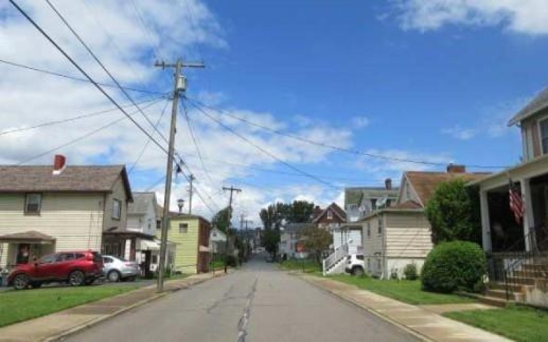 75 Hamilton Ave, Greensburg, 15601, 2 Bedrooms Bedrooms, ,1 BathroomBathrooms,Residential,For Sale,Hamilton Ave,1743909