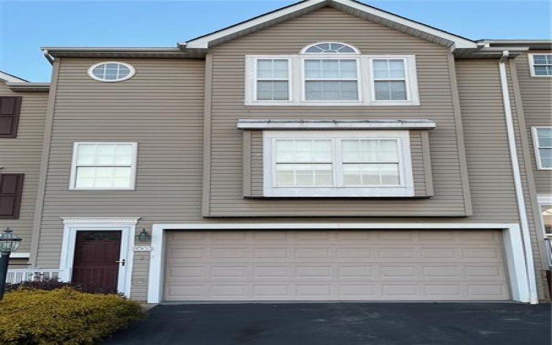 2003 TRAIL SIDE COURT, Jeannette, 15644, 3 Bedrooms Bedrooms, 8 Rooms Rooms,2.1 BathroomsBathrooms,Residential,For Sale,TRAIL SIDE COURT,1743982